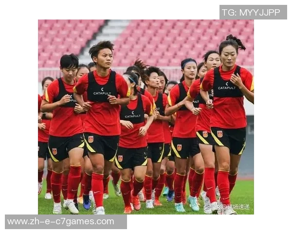 足球巨星携姐姐与妻子现身赛场温情画面引发球迷热议